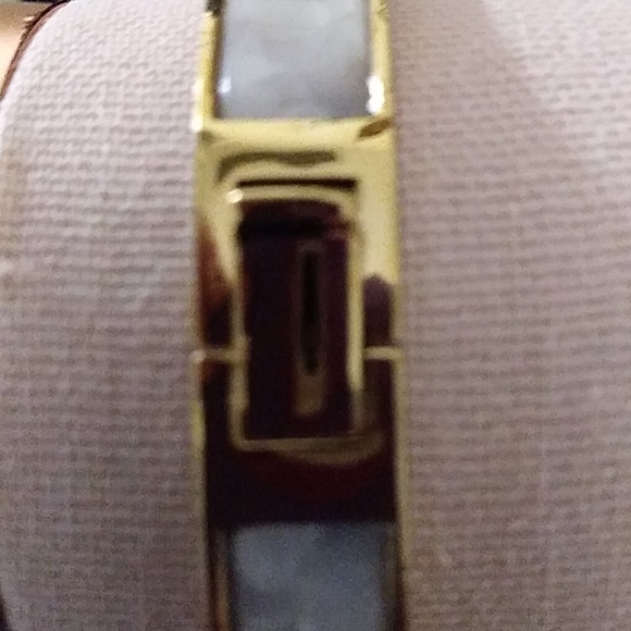 ⏬SALE kate spade white bangle bracelet w/clasp - Picture 2 of 4